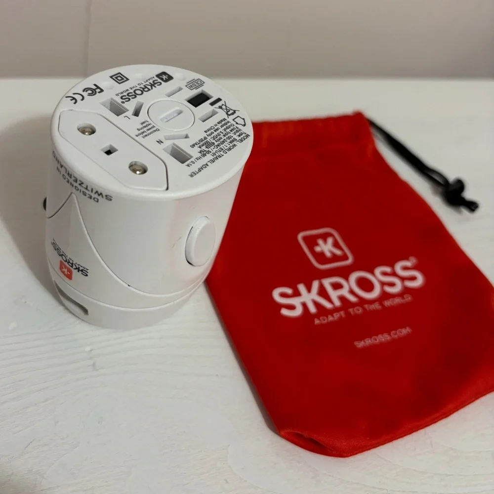 SKROSS Universal Travel Adapter